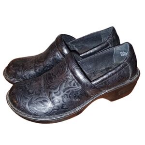 BOC Born Concept Peggy Black Floral Tooled Slip-On Nurse Clogs‎  Shoes Size 10M